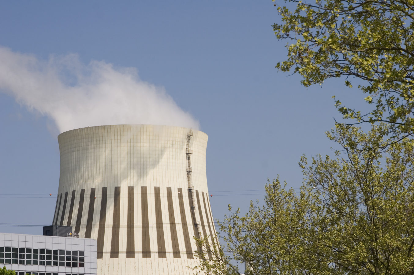 19% de la population jugent les centrales nucléaires suisses « pas sûres ».