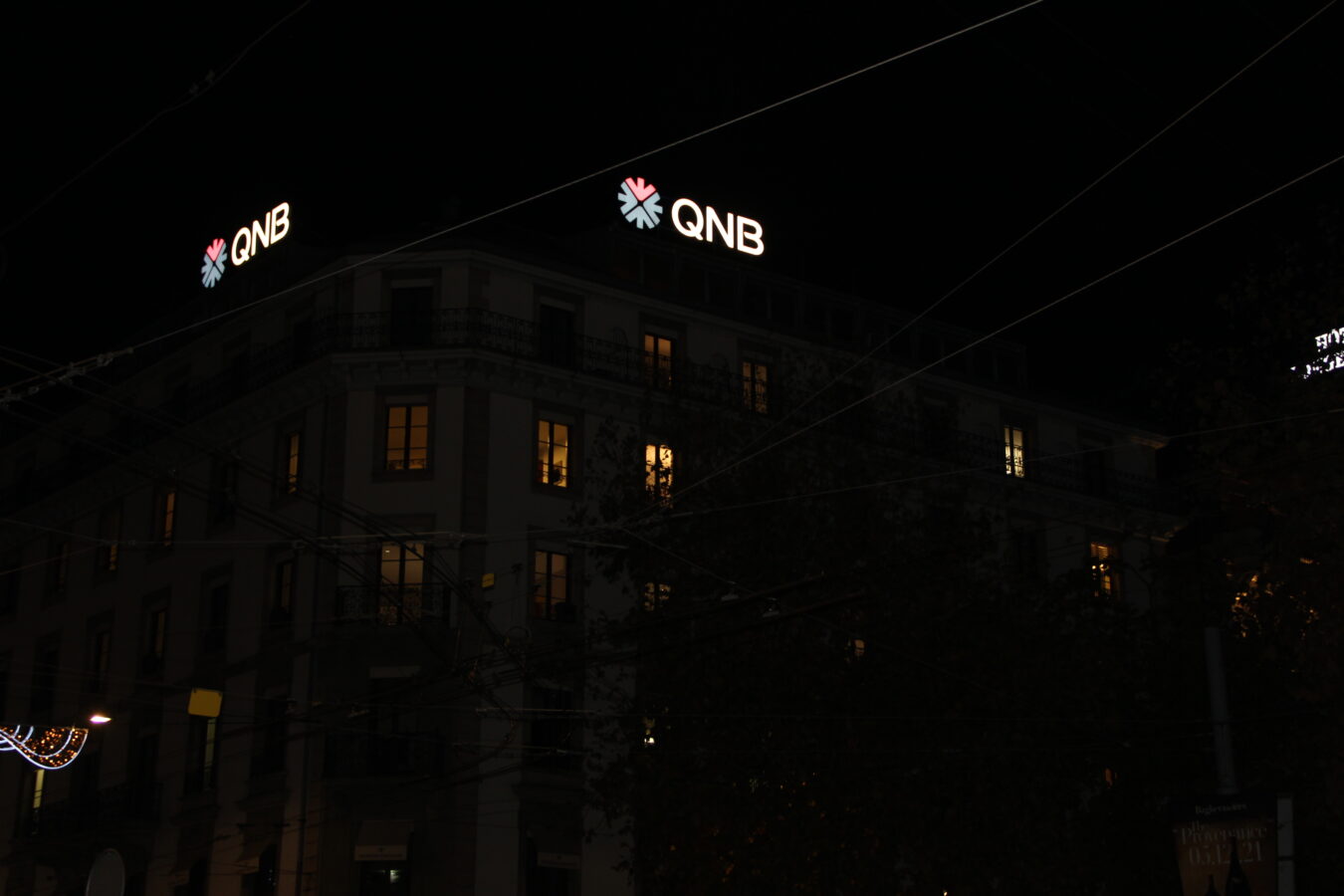 QNB BRILLE DANS LE CIEL DE GENEVE